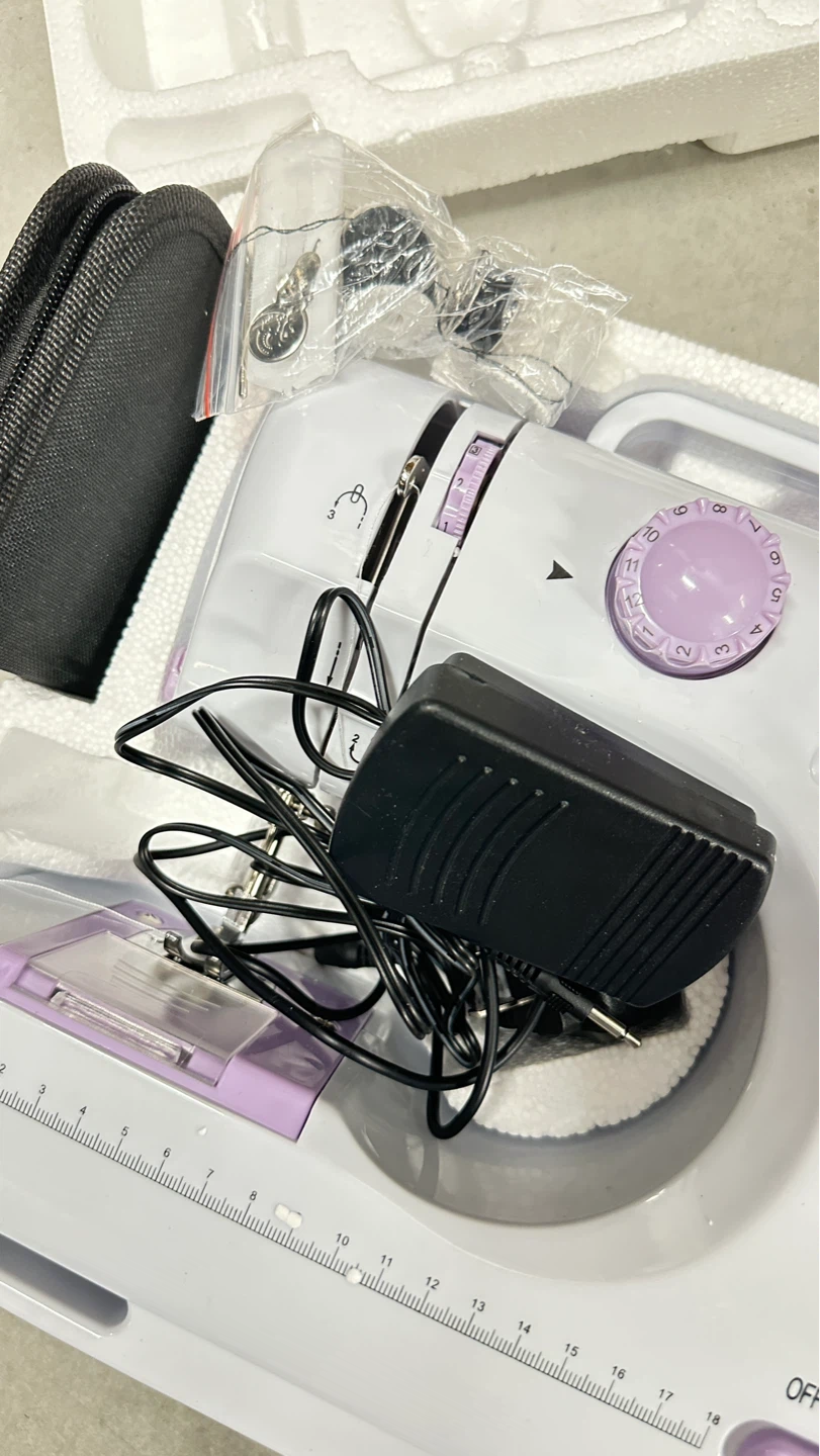 White Portable Mini Sewing Machine with 12 Stitches - photo 3