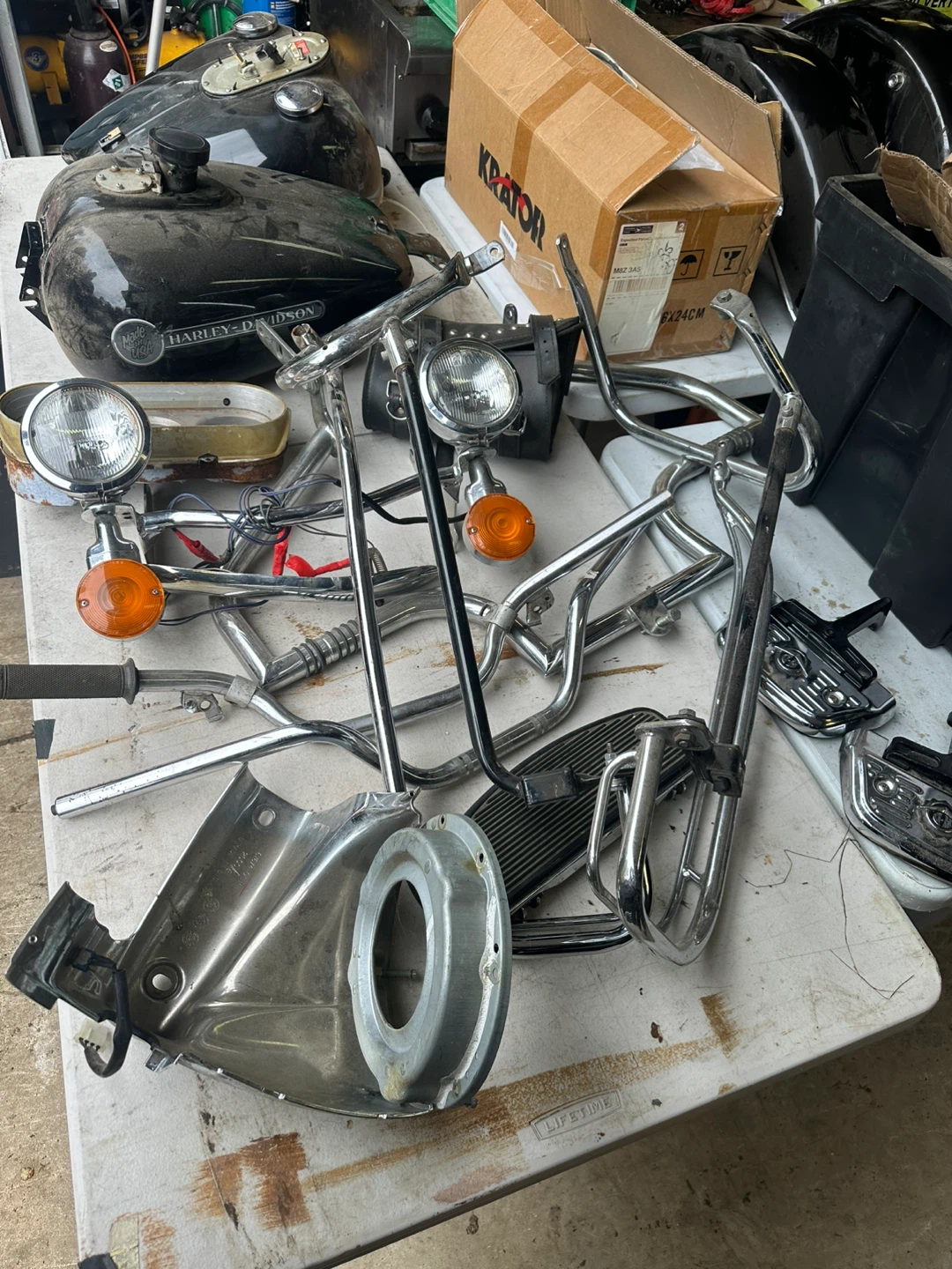 Miscellaneous Harley Davidson motorcycle parts - photo 4