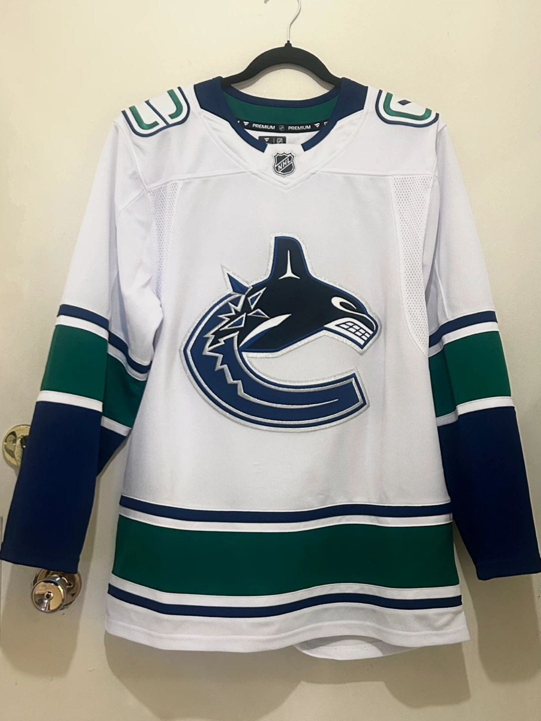 Vancouver Canucks Fanatics Premium Hockey Jersey Size 46