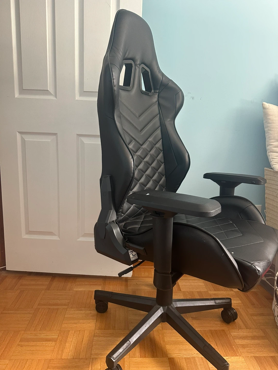 Black Gaming Chair - photo 3