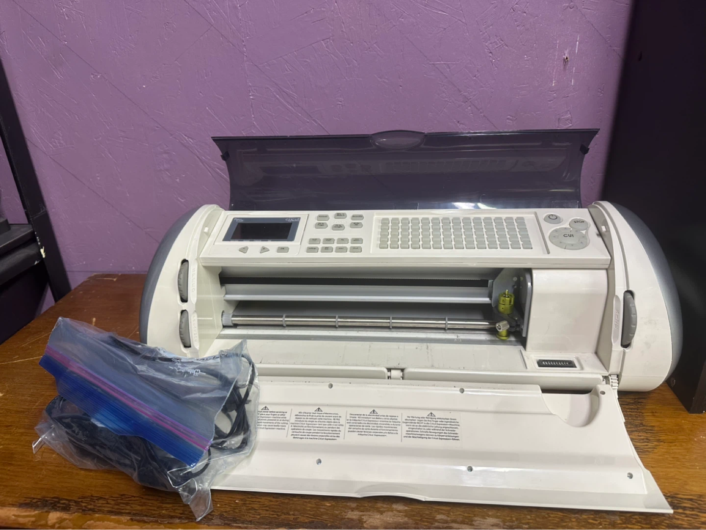 Cricut Expression Cutting Machine with Cartridges and Bag - photo 2