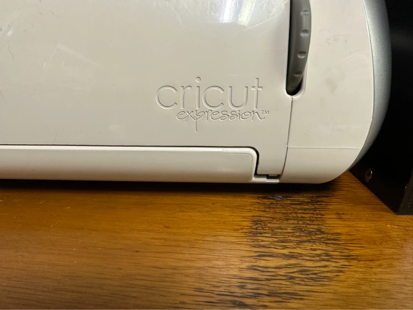 Cricut Expression Cutting Machine with Cartridges and Bag