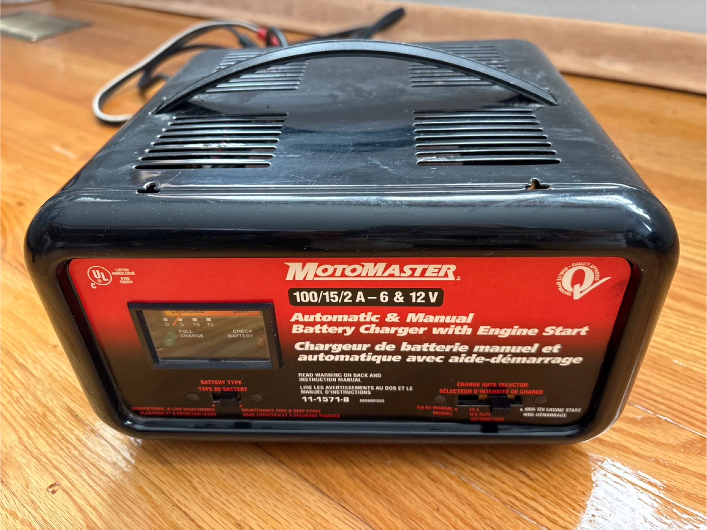 Motomaster 100/15/2 A - 6&12 V Automatic/Manual Battery Charger
