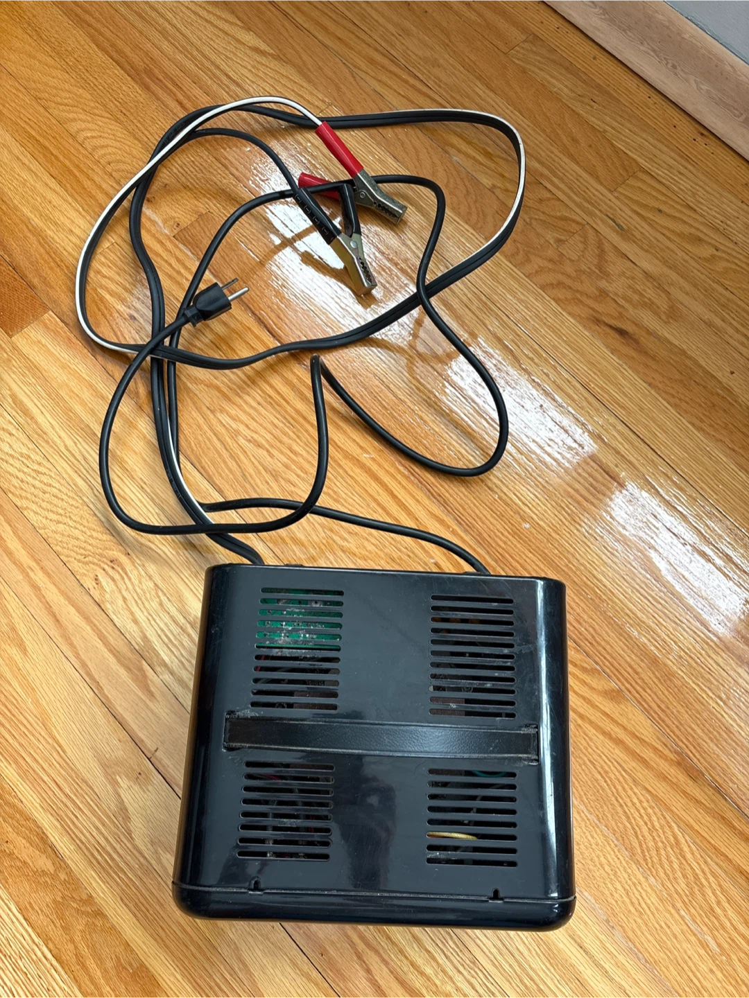 Motomaster 100/15/2 A - 6&12 V Automatic/Manual Battery Charger - photo 2