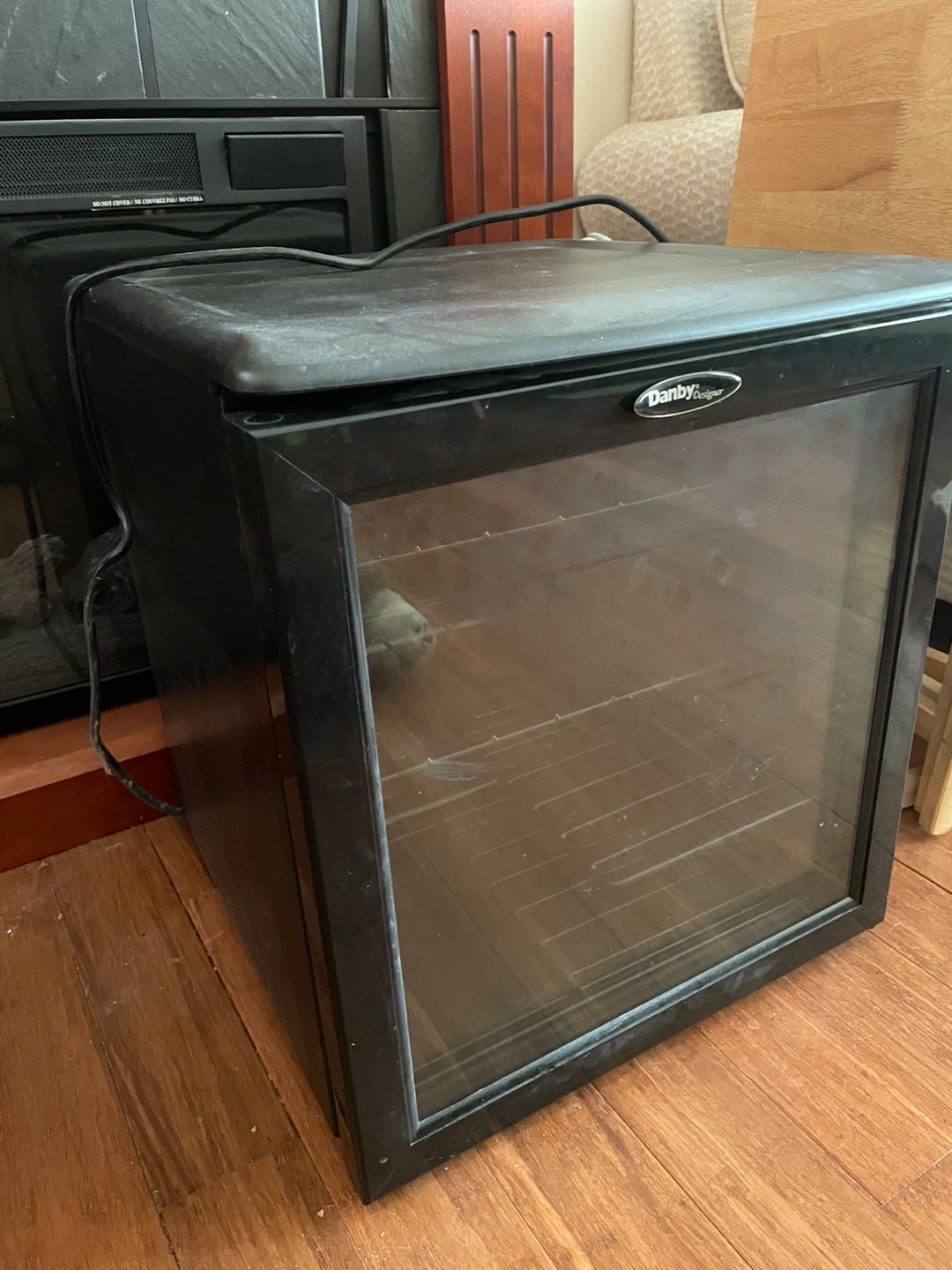 Danby Designer Beverage Fridge - photo 2
