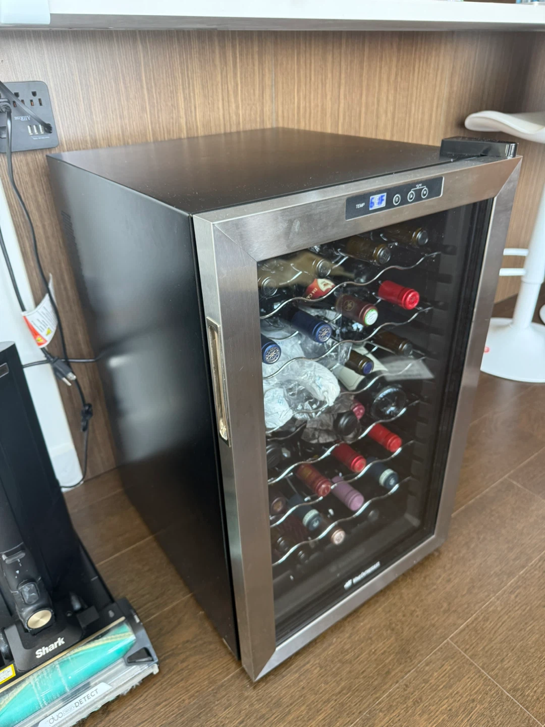 Wine Enthusiast 28-Bottle Wine Cooler Fridge - photo 2