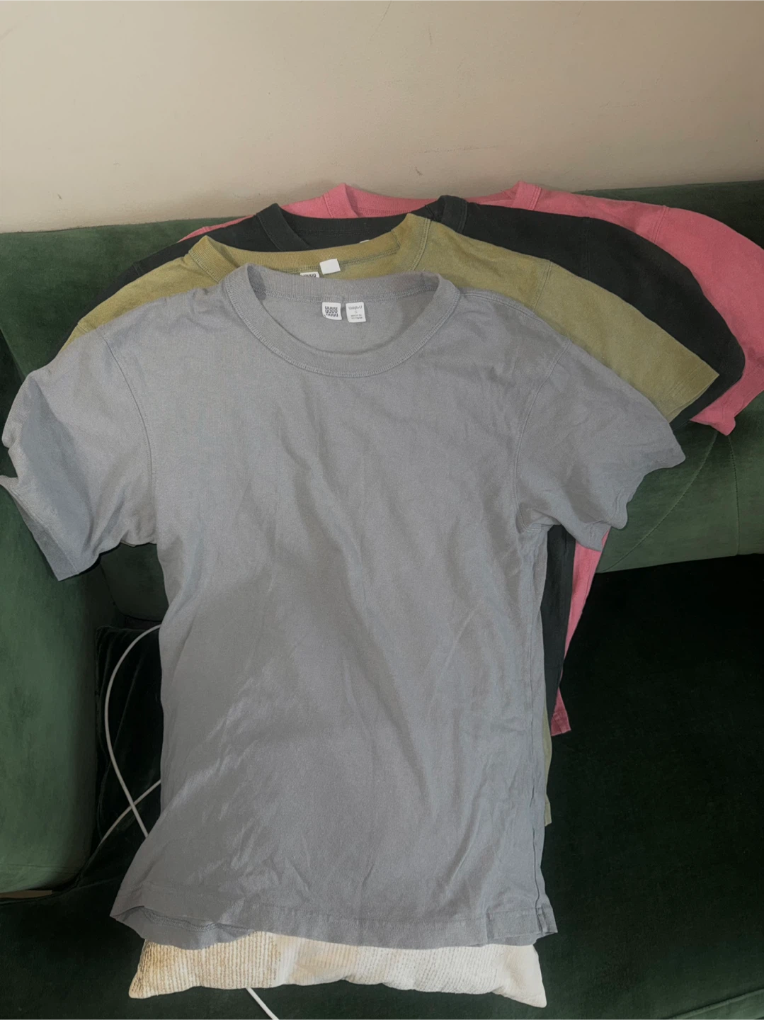 4 Uniqlo U Men’s oversize T-Shirts