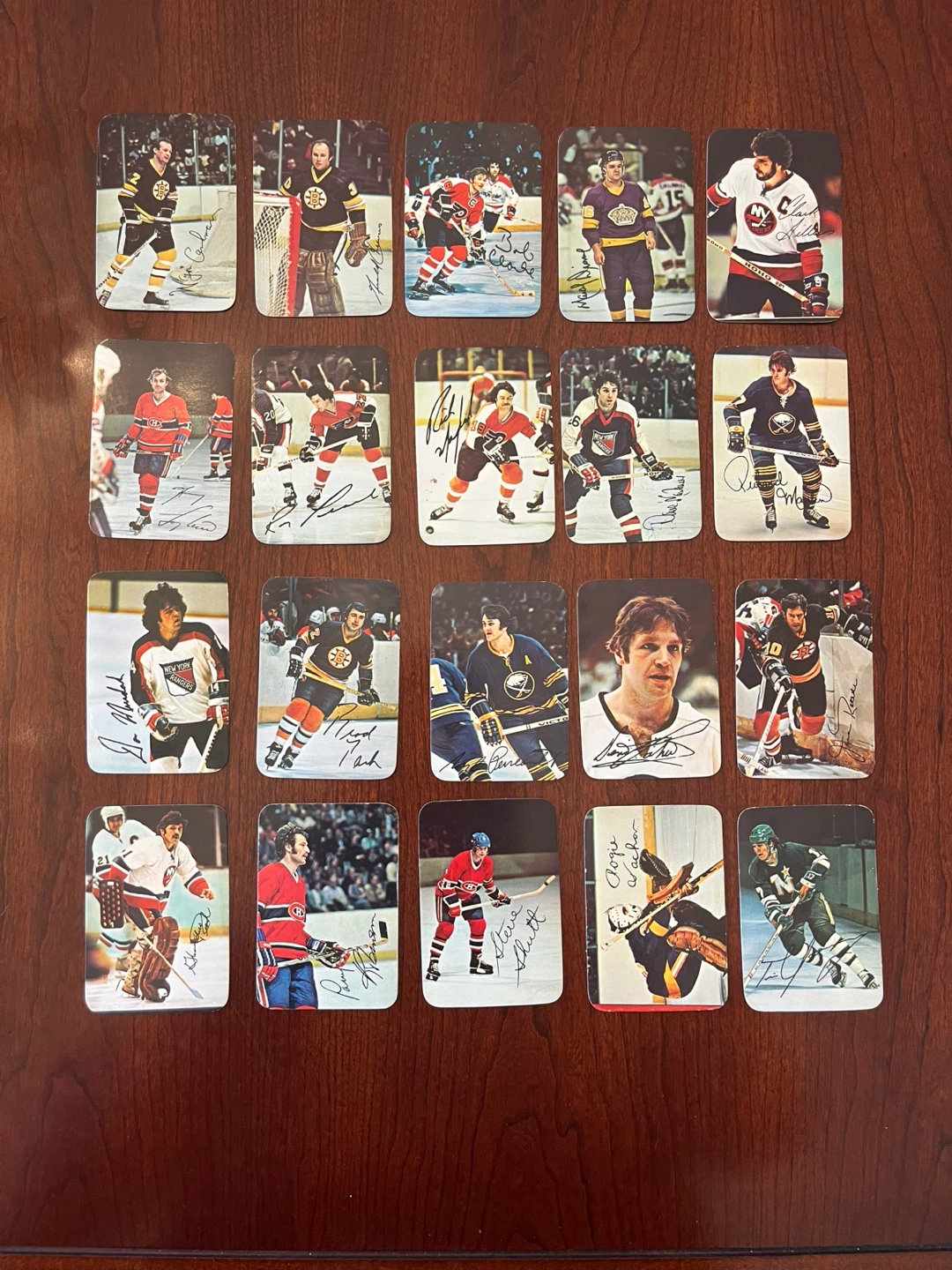 1977 O-PEE-CHEE GLOSSY HOCKEY CARDS ROUND CORNERS
