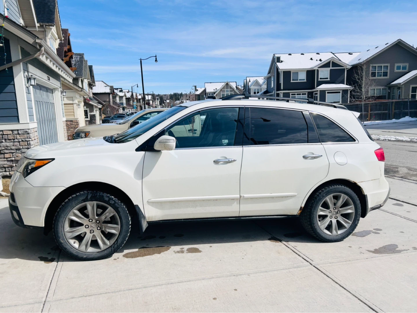 White Acura MDX SUV