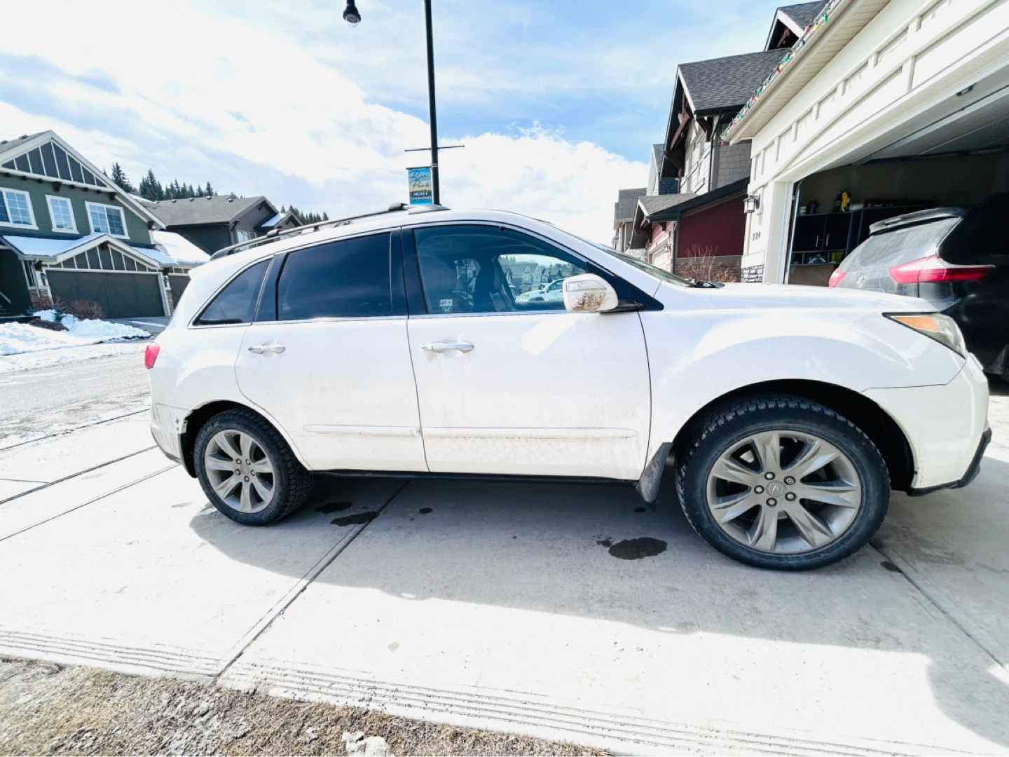 White Acura MDX SUV - photo 3