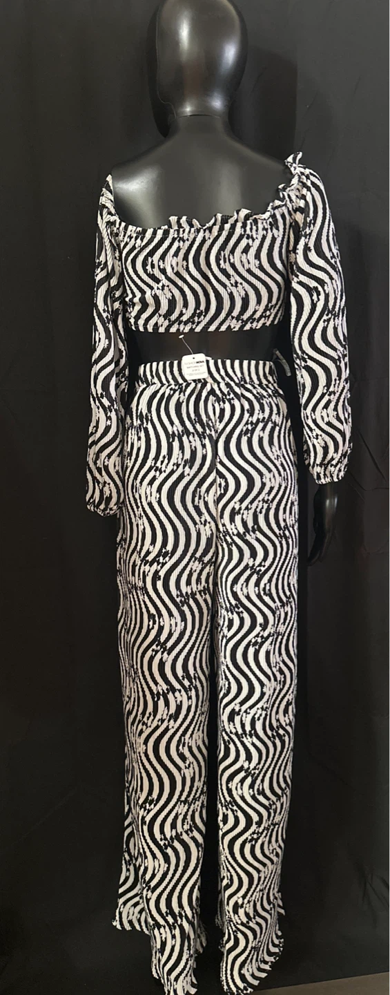Women's Black and White Print Crop Top and Wide Leg Pants Set - photo 2