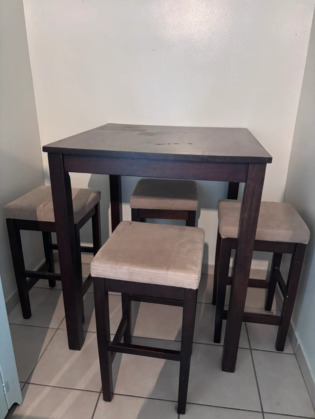 90 OBO - Counter Height Table Set with 4 Stools ✨