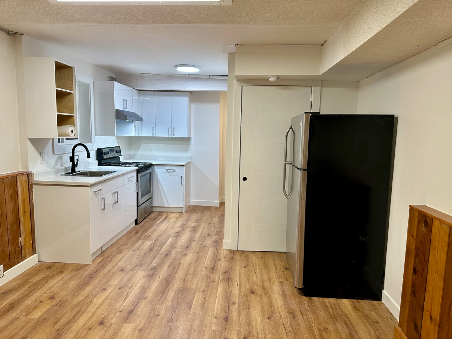2 bedroom basement on rent - photo 3