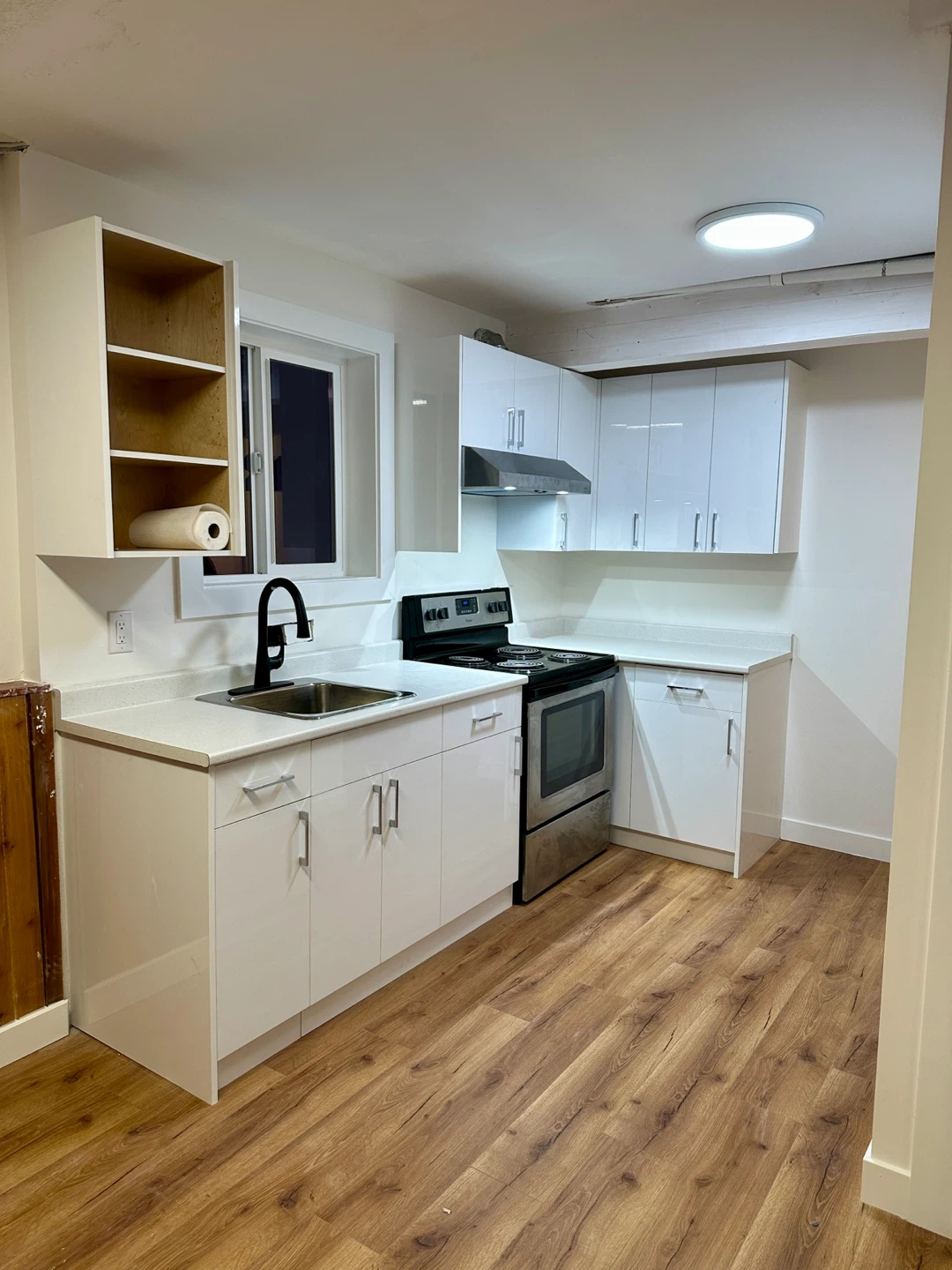2 bedroom basement on rent - photo 2