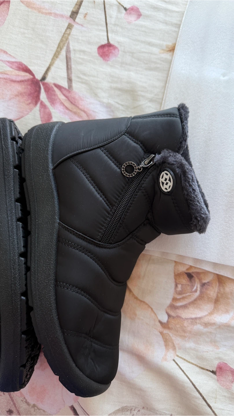Black Winter Boots with Fur Lining