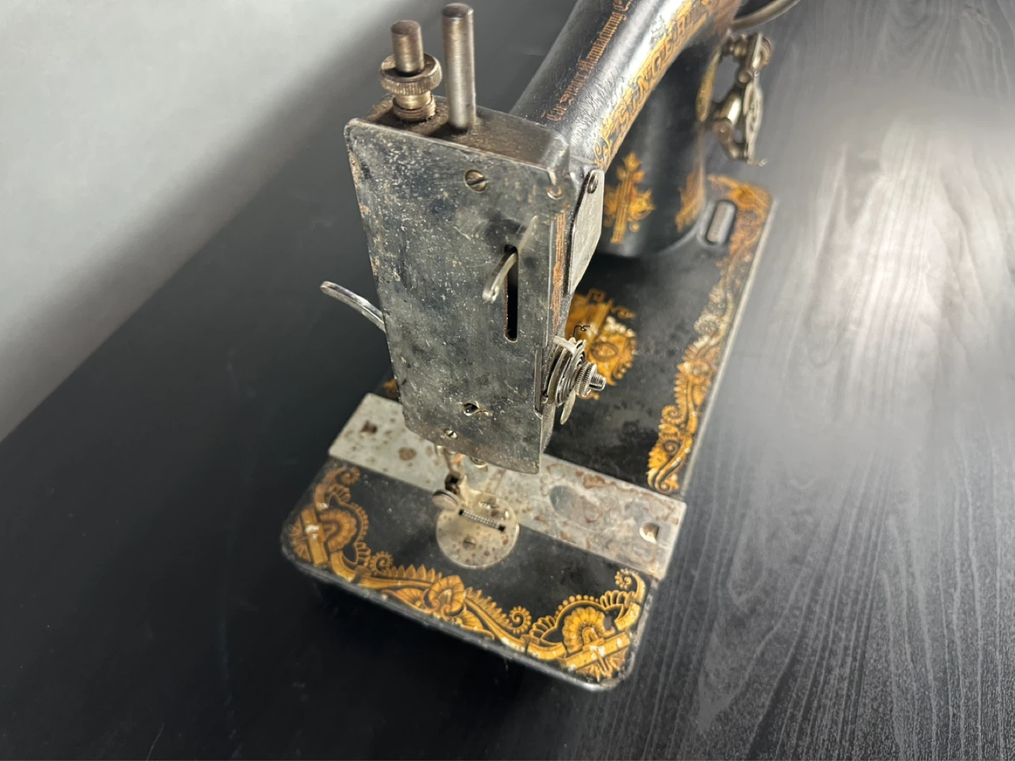 Vintage Singer Sewing Machine - photo 4