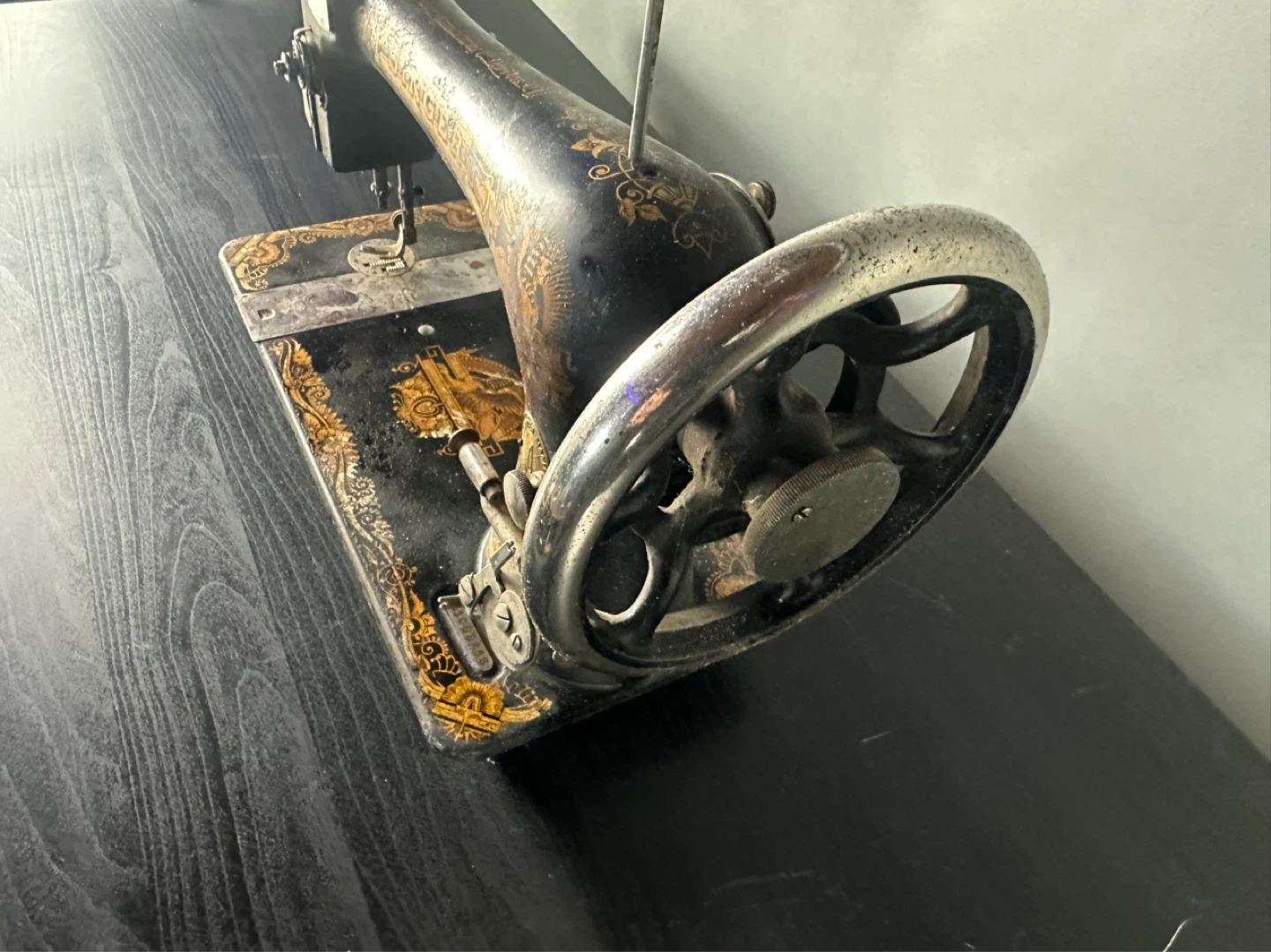 Vintage Singer Sewing Machine - photo 5