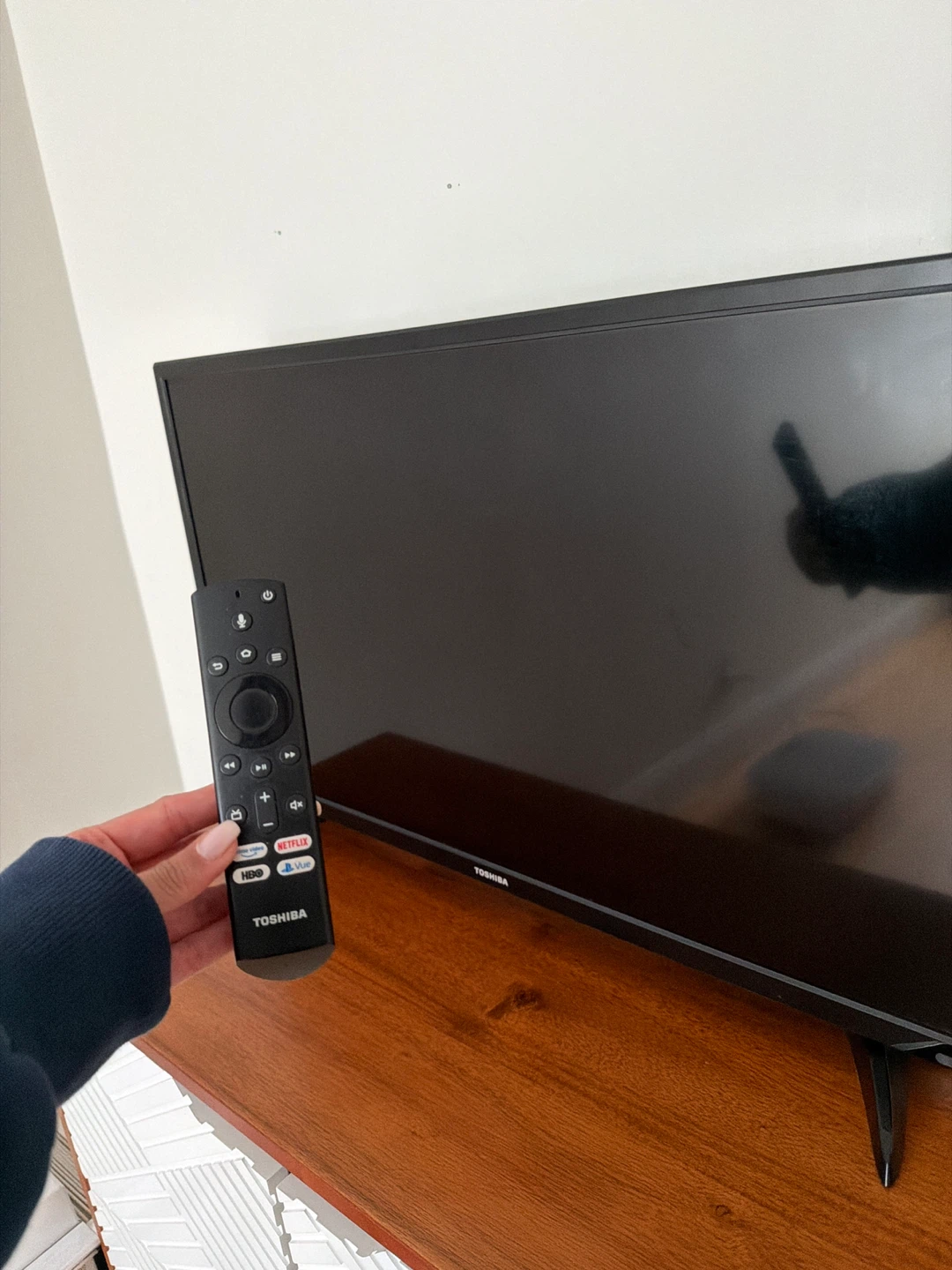 Toshiba 32" Smart TV with Remote