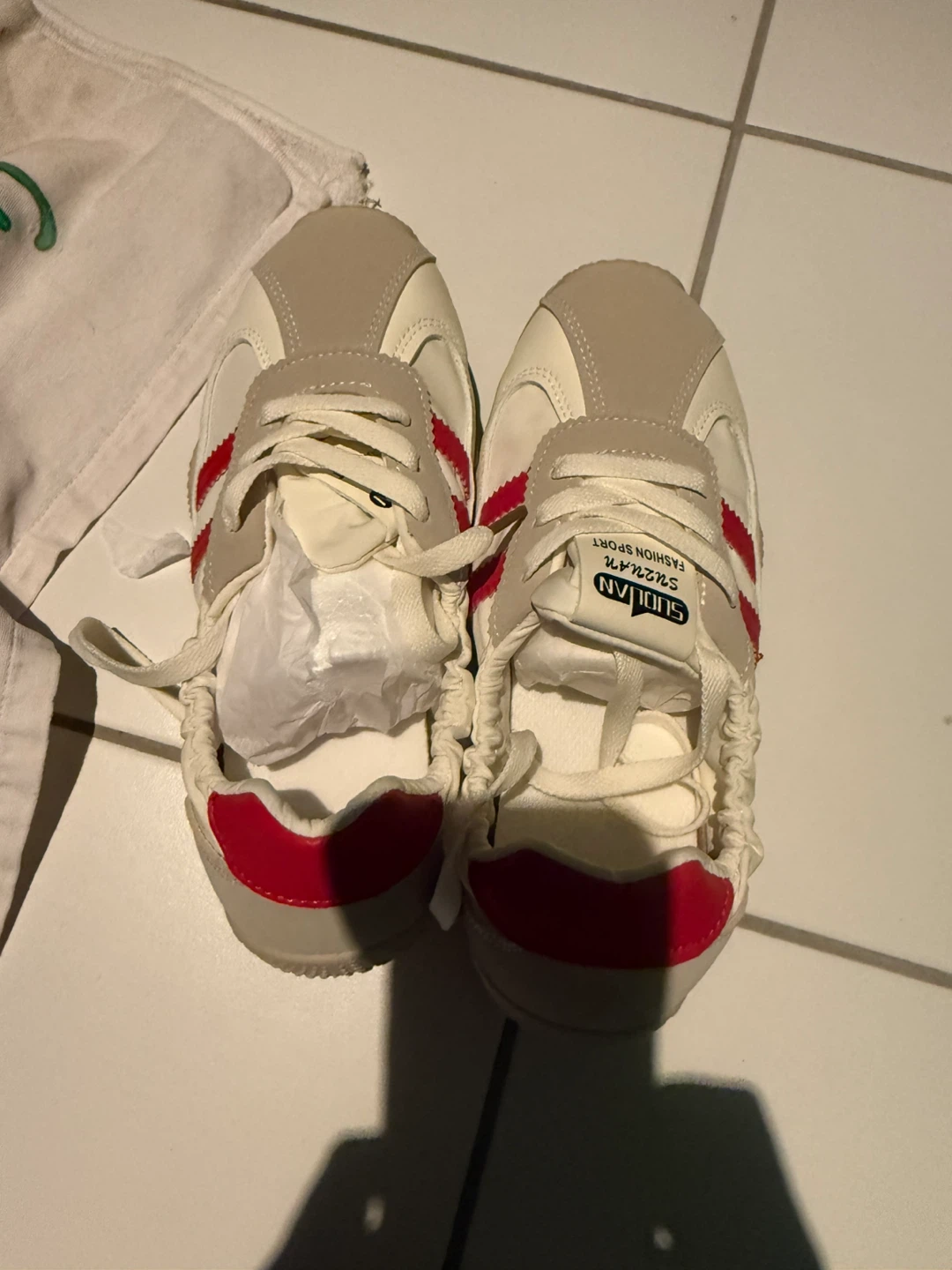 Casual shoes