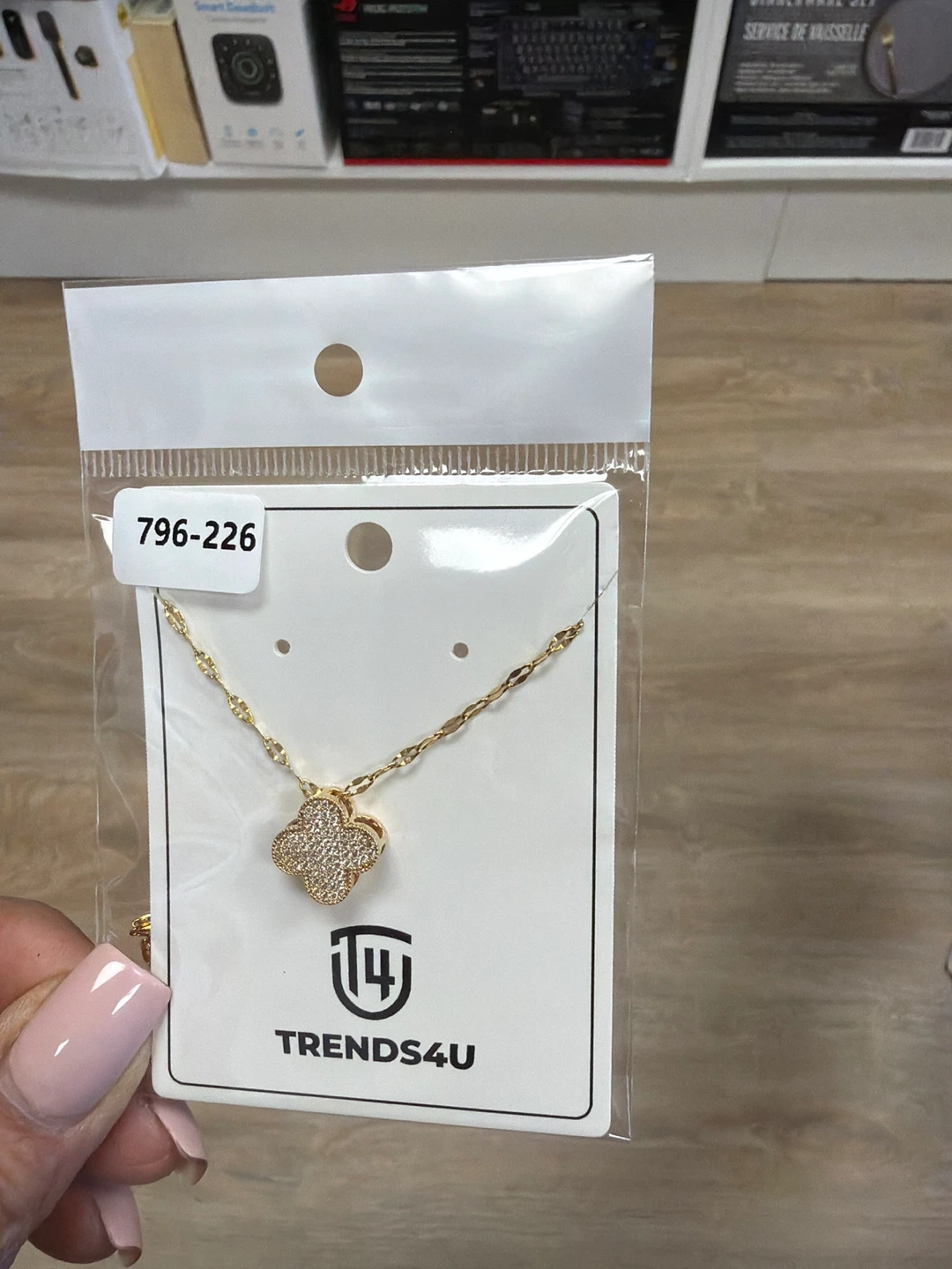 TRENDS4U Gold Clover Pendant Necklace