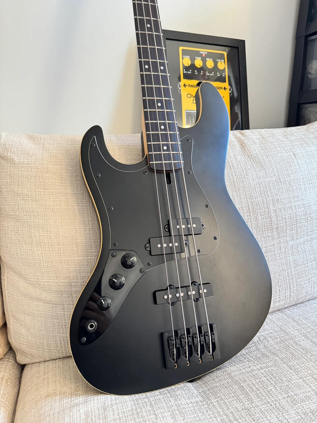 Bass guitar - photo 3