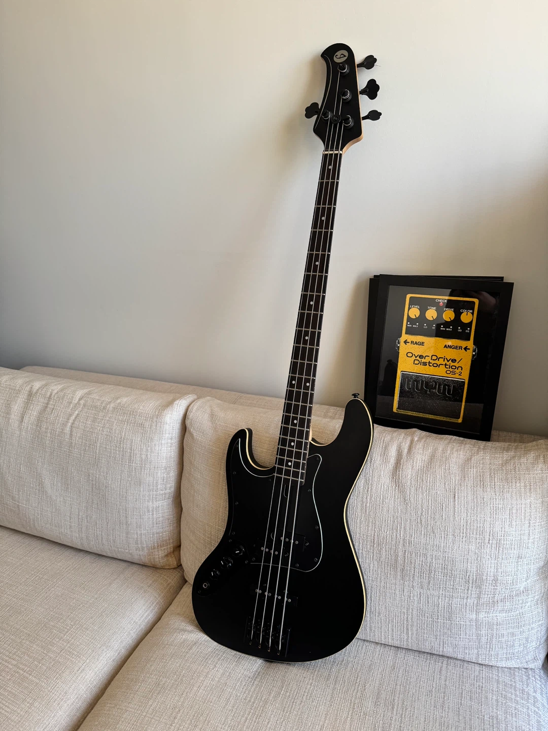 Bass guitar - photo 2