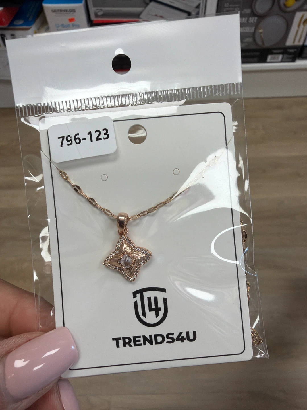 TRENDS4U Rose Gold Star Pendant Necklace
