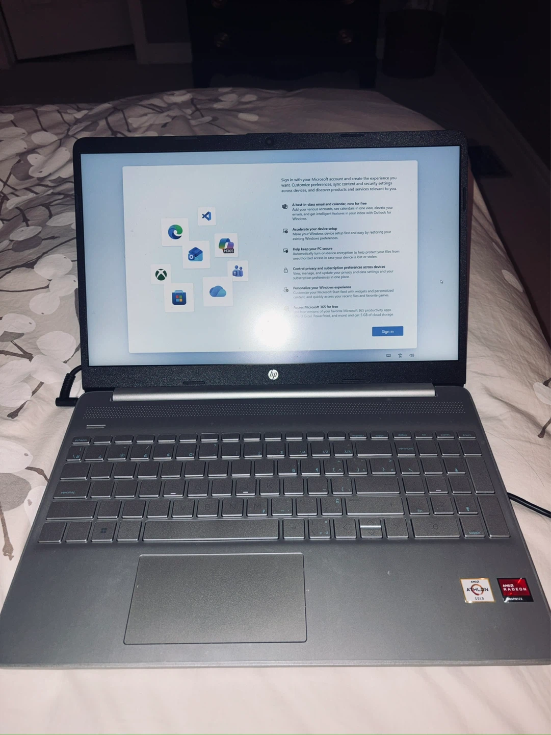 HP 15 Laptop – Model 15-EFL033CA Metallic Silver - photo 2