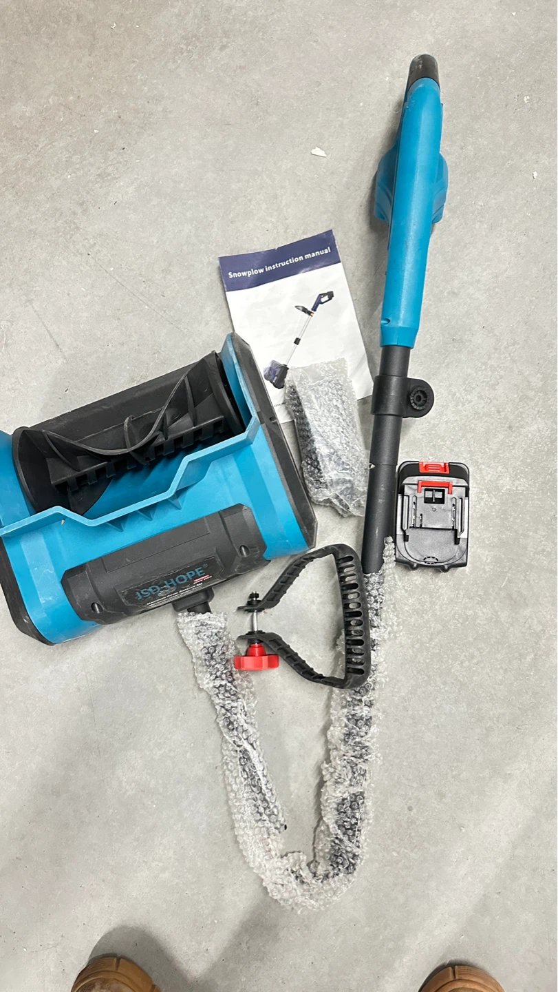 CORDLESS SNOWPLOW Machine