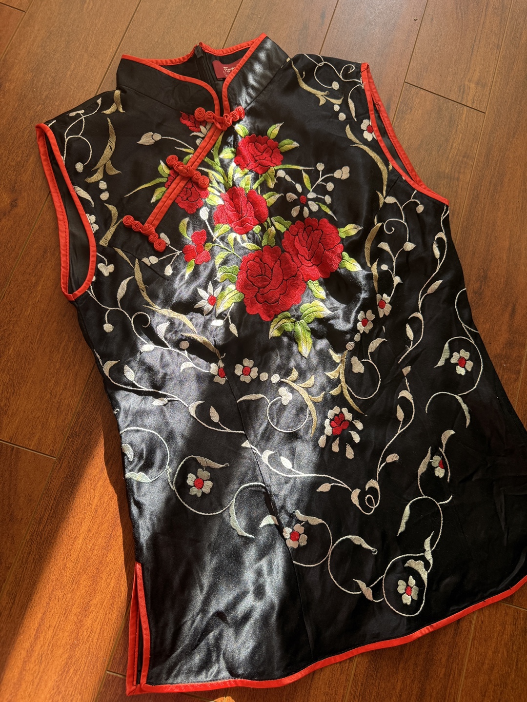 Black Embroidered Sleeveless Cheongsam Top