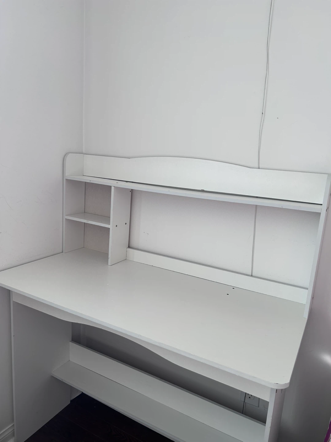 White Desk with Hutch and Shelves - photo 2