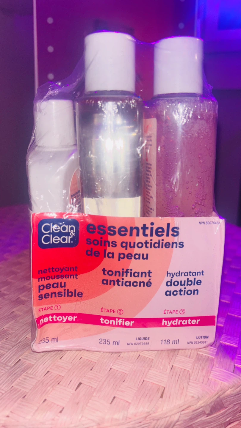 Clean & Clear Daily Skincare Essentials Kit