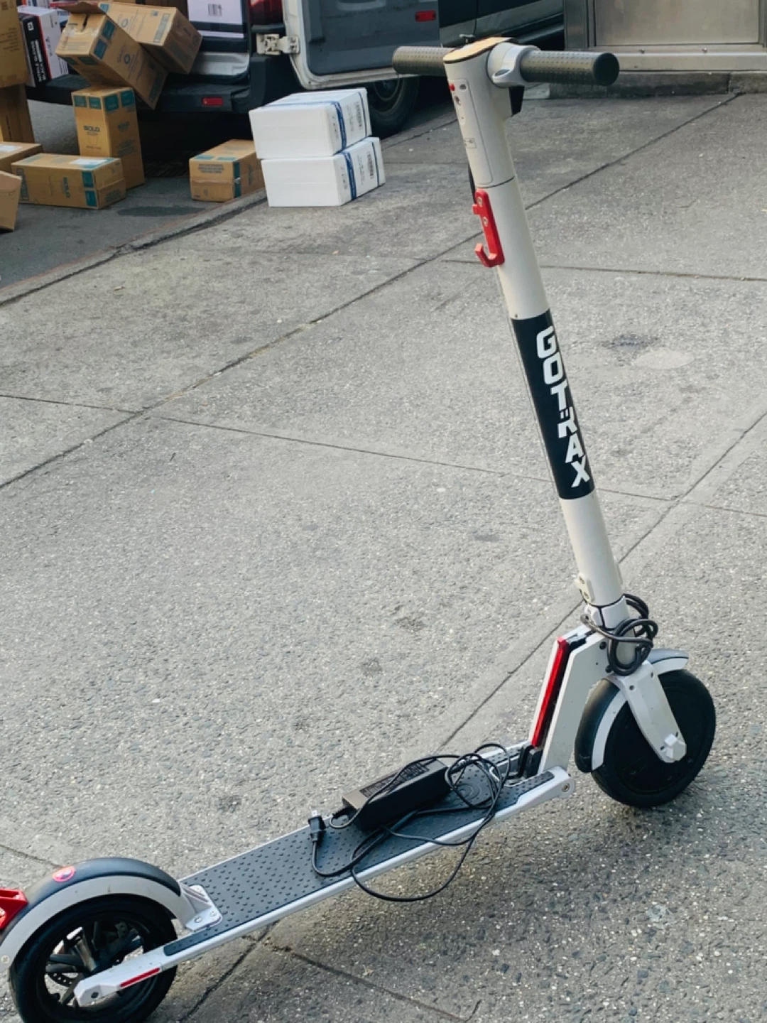 Gotrax Electric Scooter brand new condition - photo 4