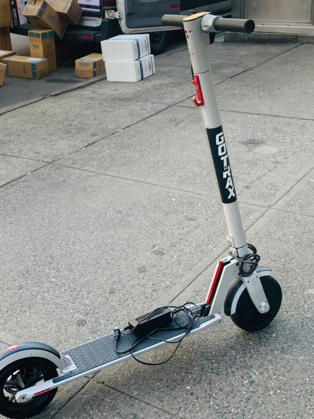 Gotrax Electric Scooter brand new condition - photo 5