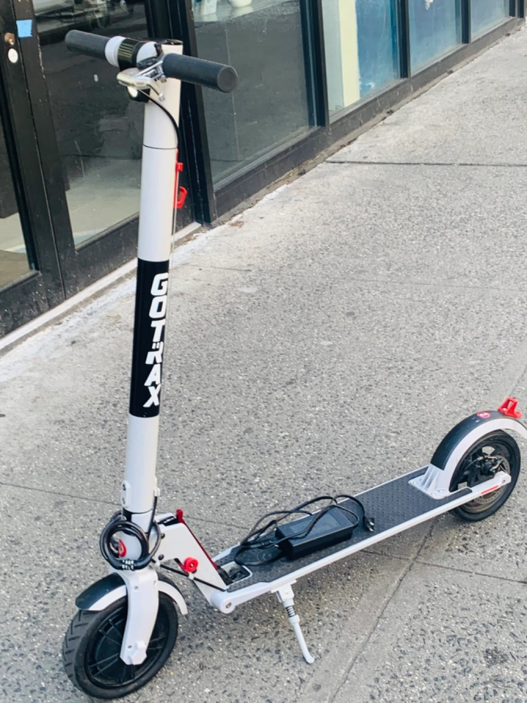 Gotrax Electric Scooter brand new condition - photo 3