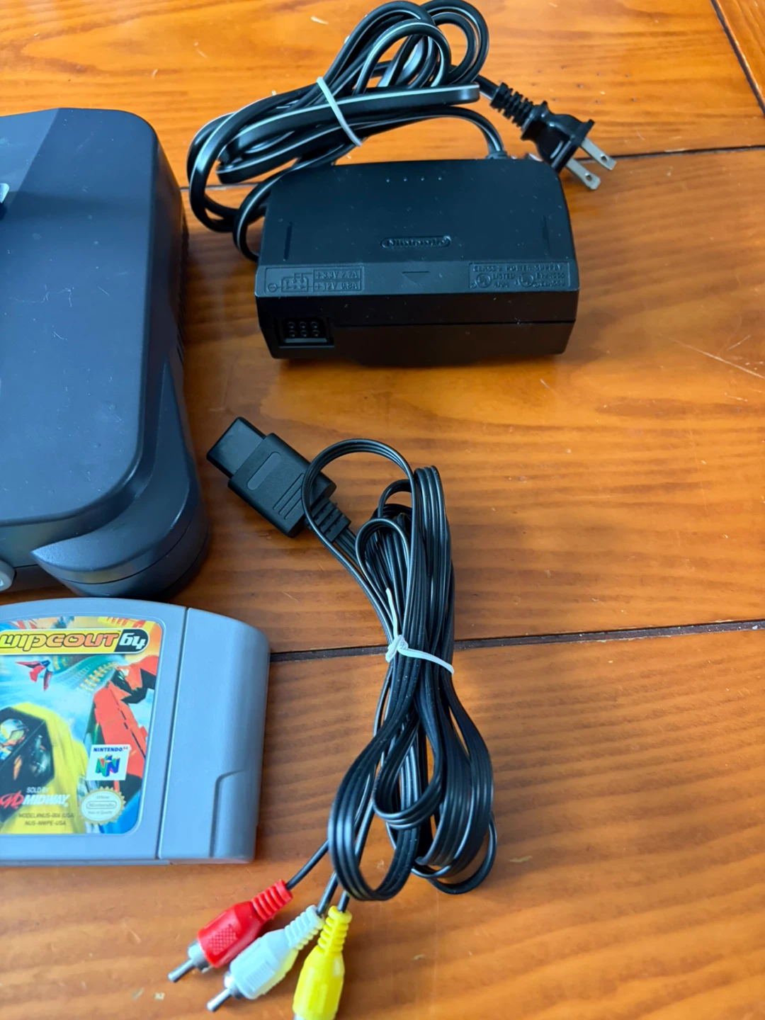 Nintendo 64 Console Bundle with Games and N64 to HDMI Adapter - photo 3