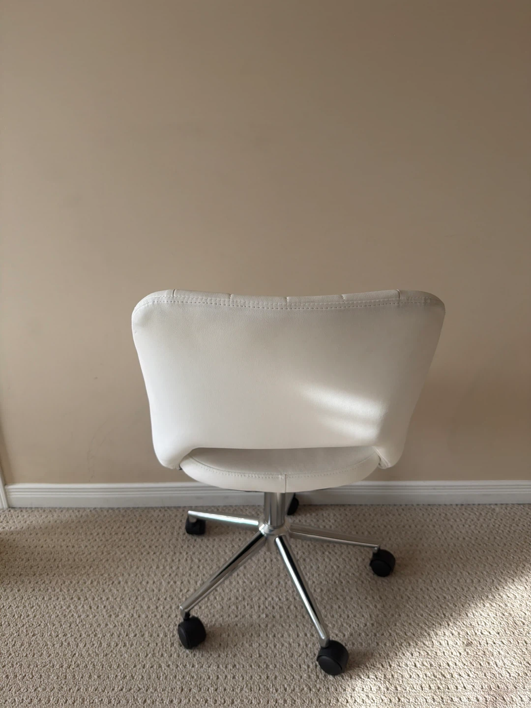 White Swivel Office Chair - photo 3