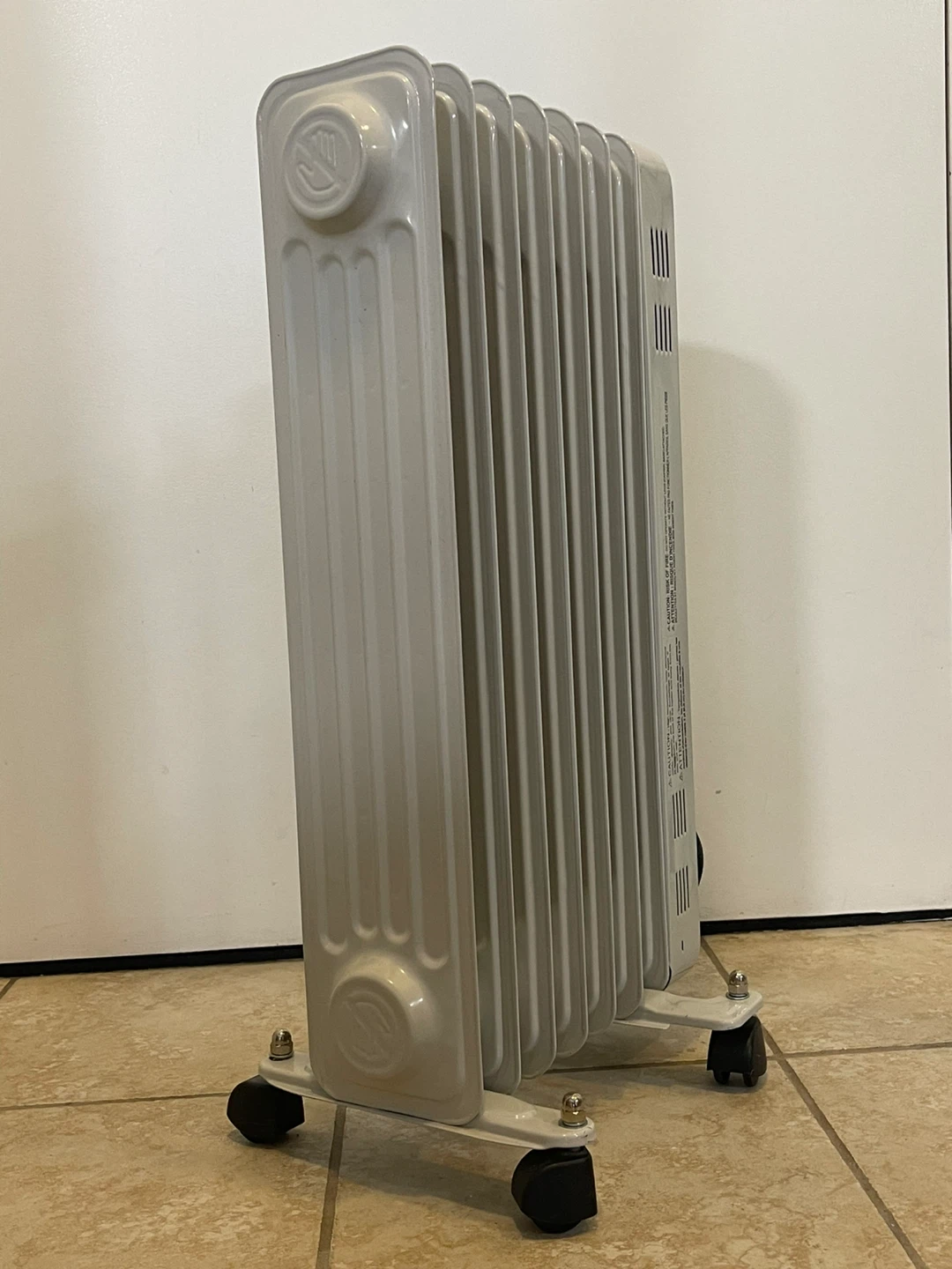 White Oil-Filled Radiator Heater with Wheels - photo 3