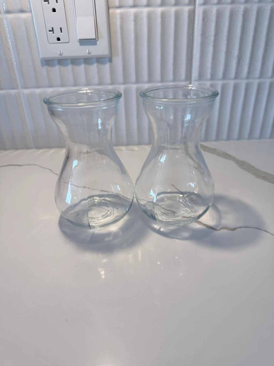 Set of 2 Clear Glass Vases - photo 2