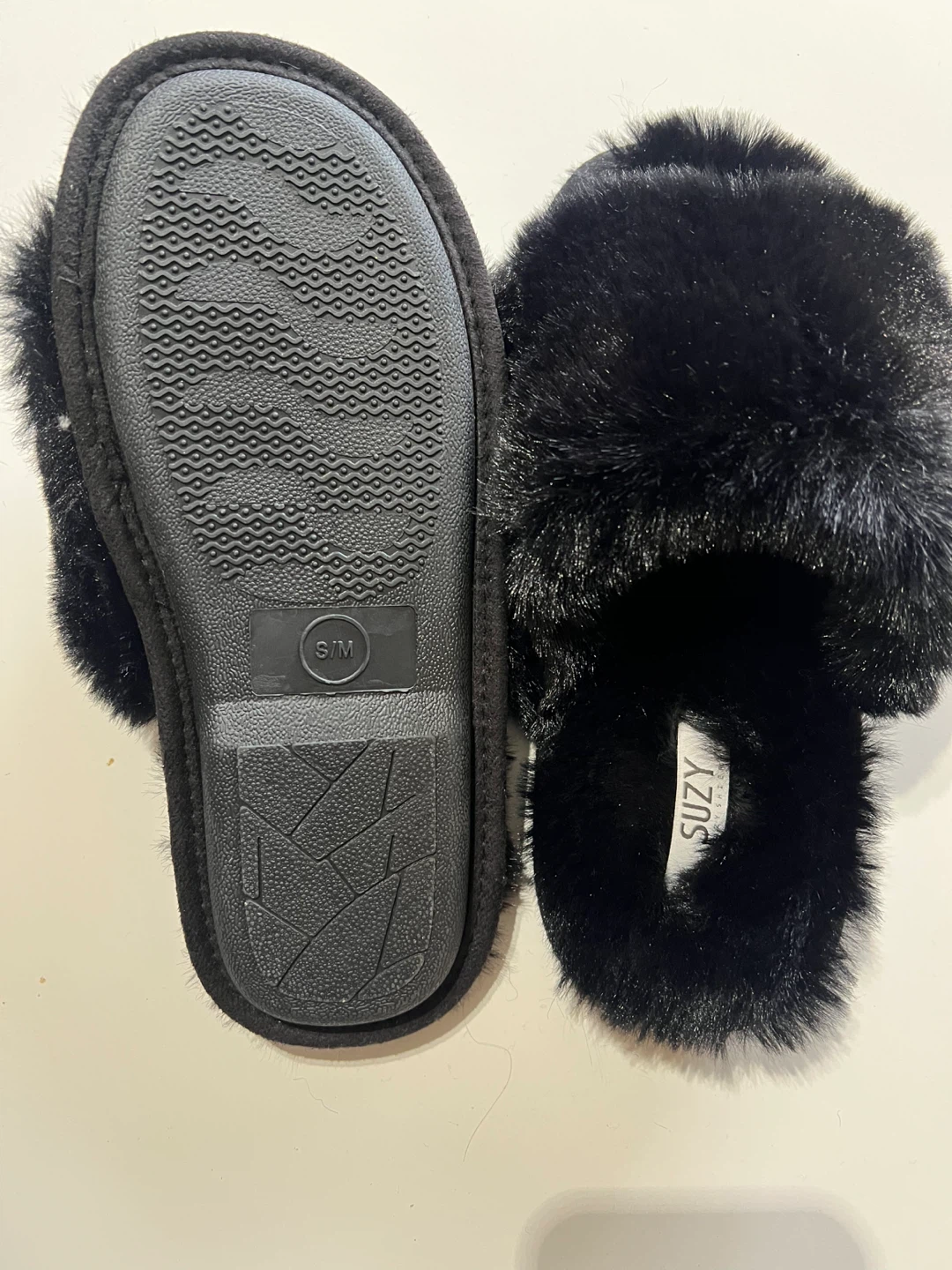 Suzy Shier Black Faux Fur Slippers - Size S/M - photo 2