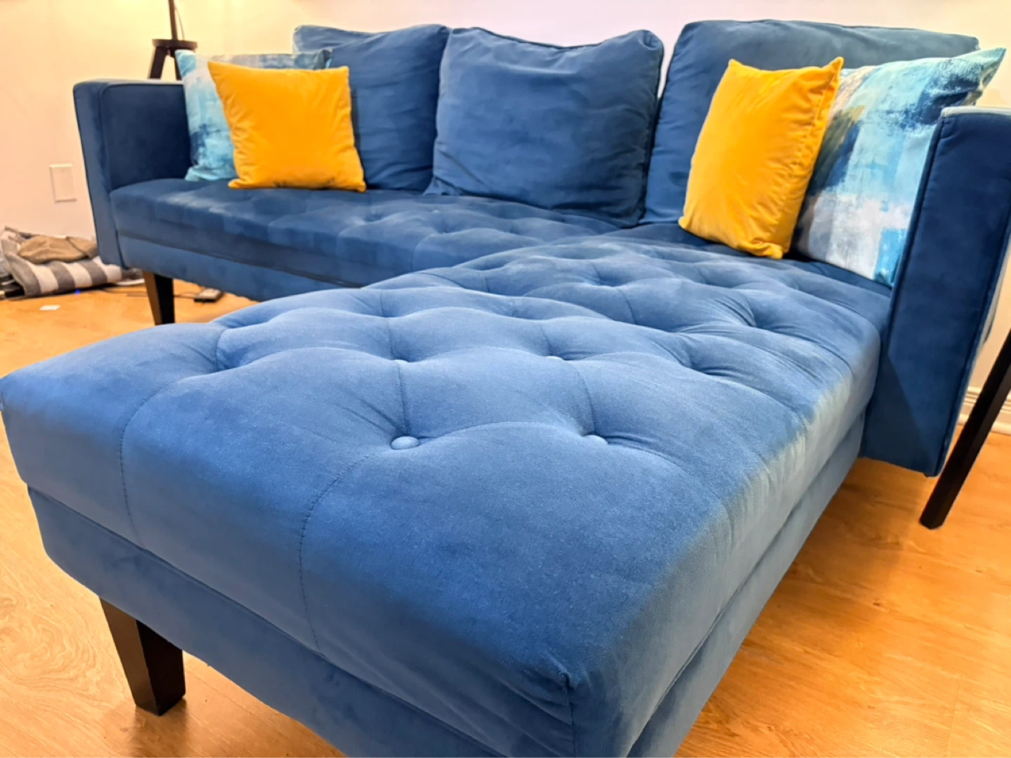 Nice velvet sofa in an absolutely good condition(We Deliver) - photo 5