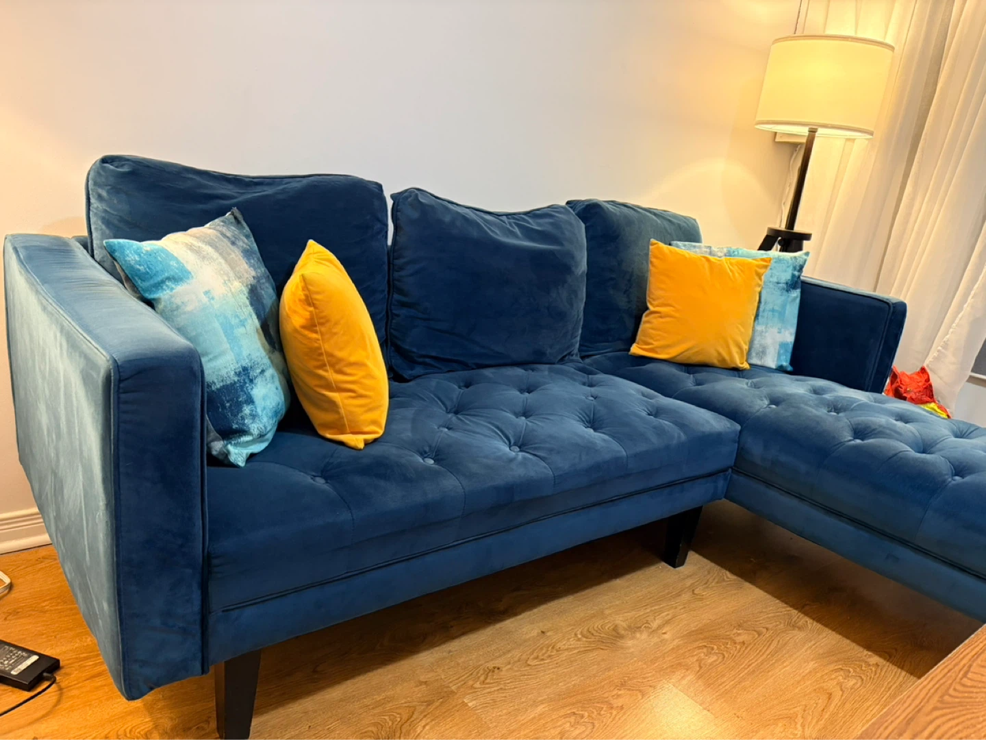 Nice velvet sofa in an absolutely good condition(We Deliver) - photo 3