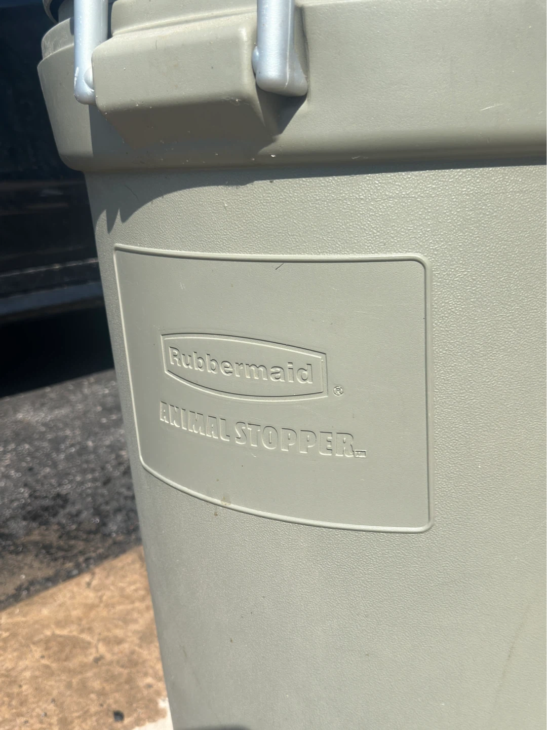 Rubbermaid Animal Stopper Trash Can