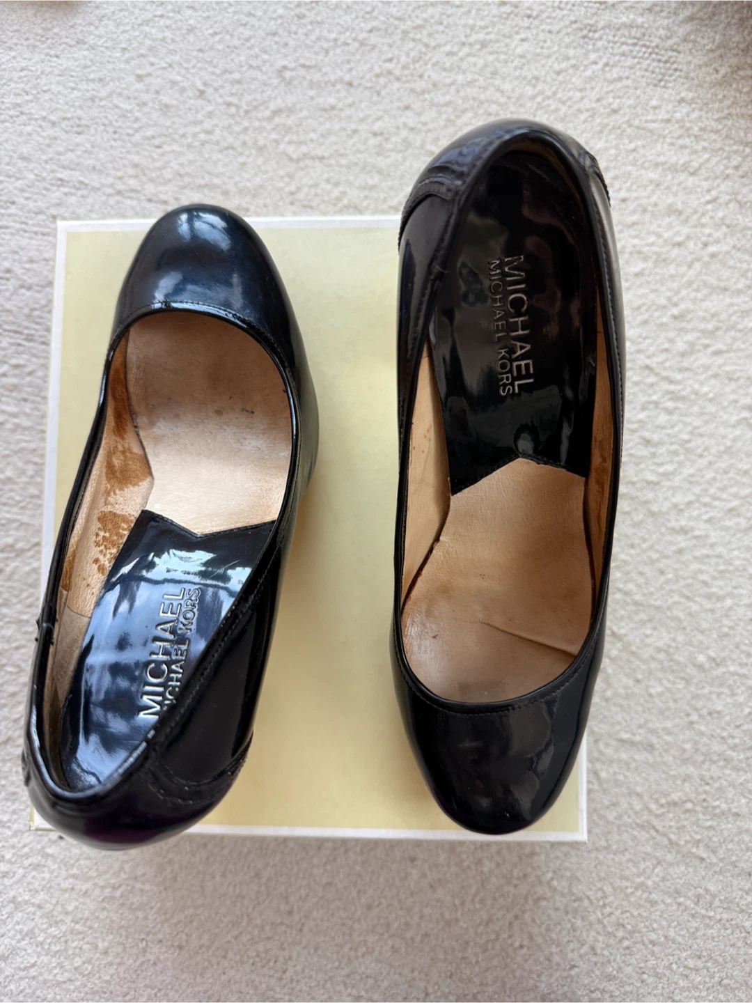 Michael Kors Black Patent Leather Darrien Pump Shoes - photo 2