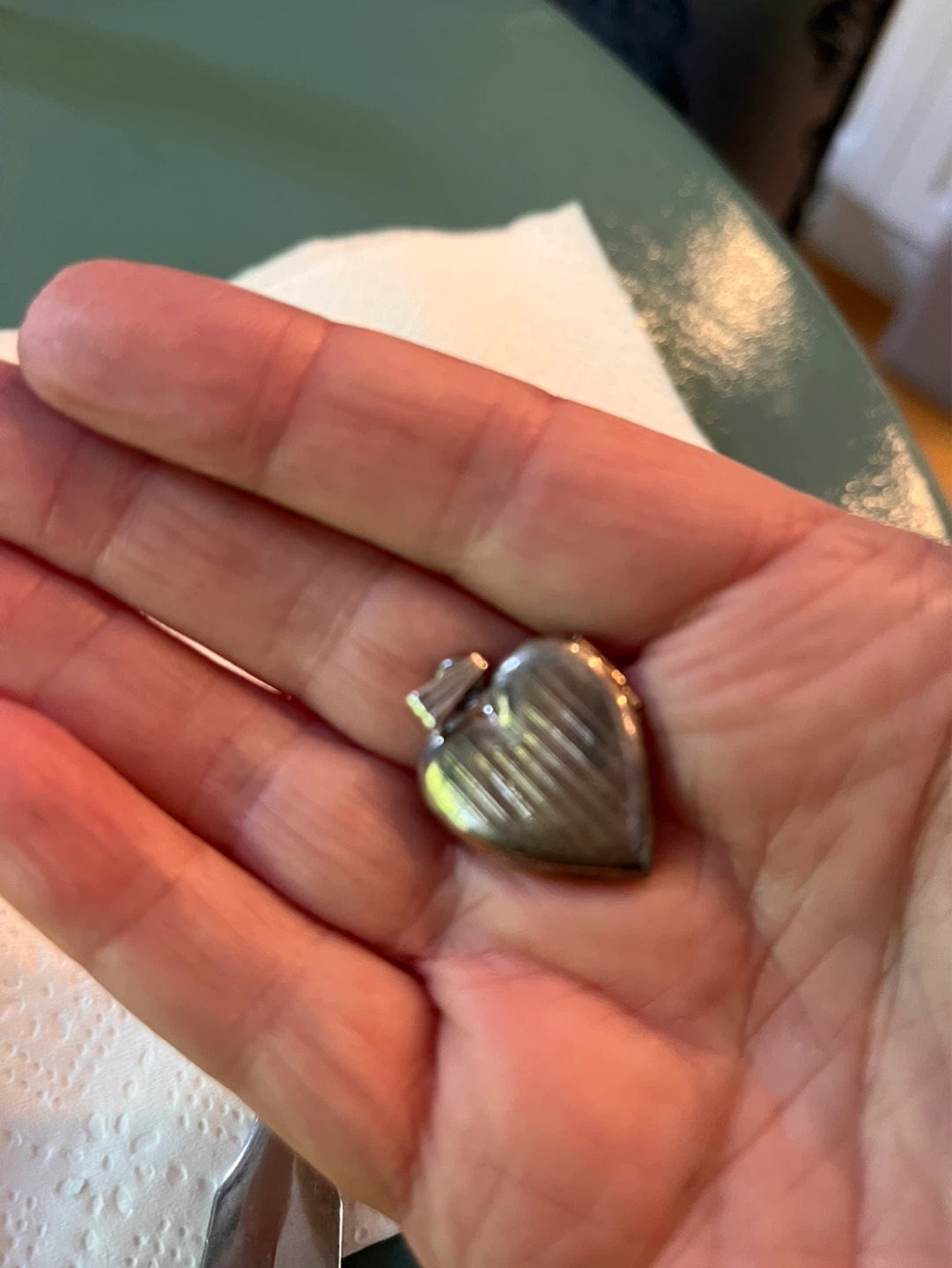 Vintage Heart-Shaped Locket Pendant - photo 2