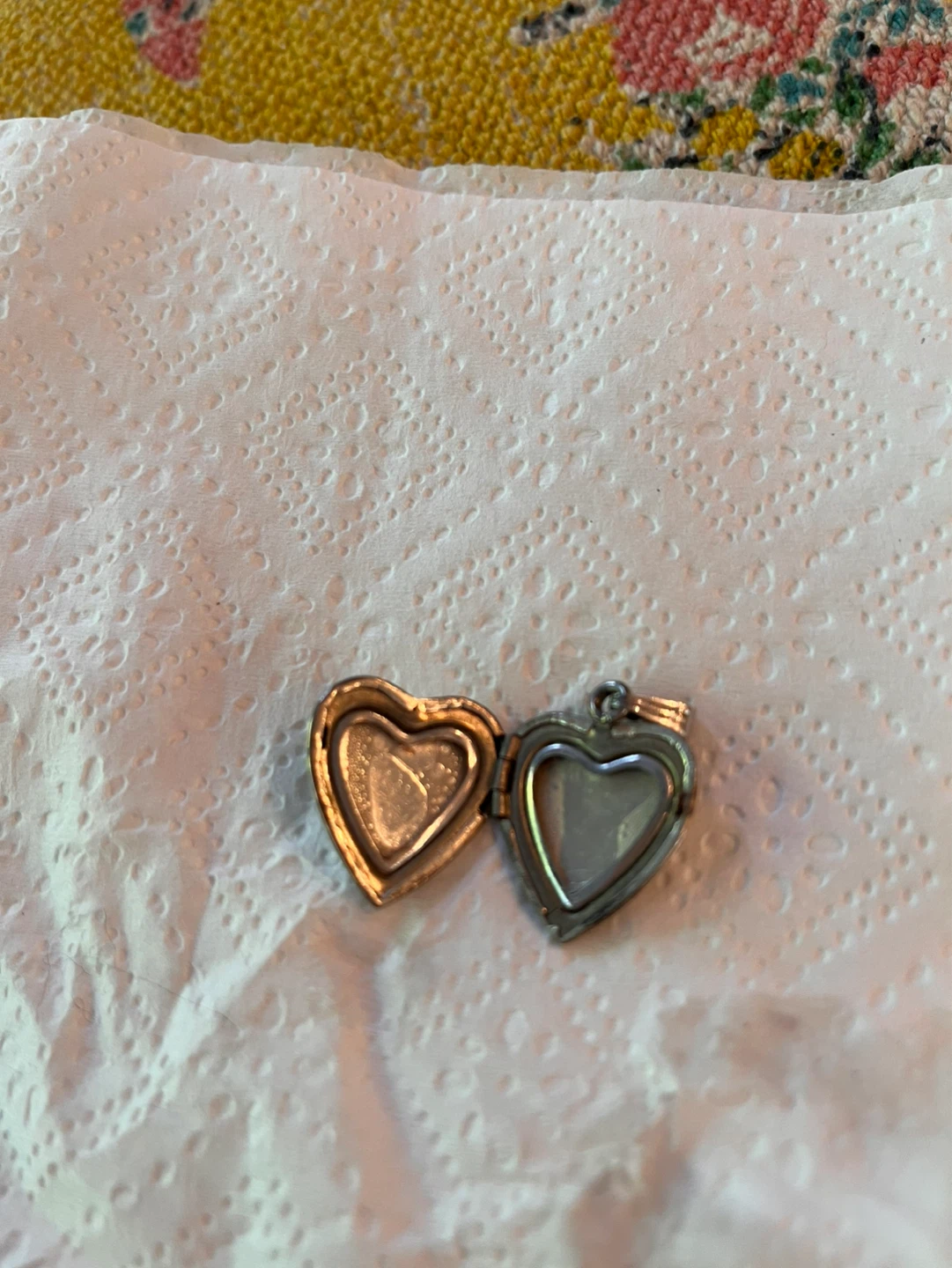 Vintage Heart-Shaped Locket Pendant - photo 3
