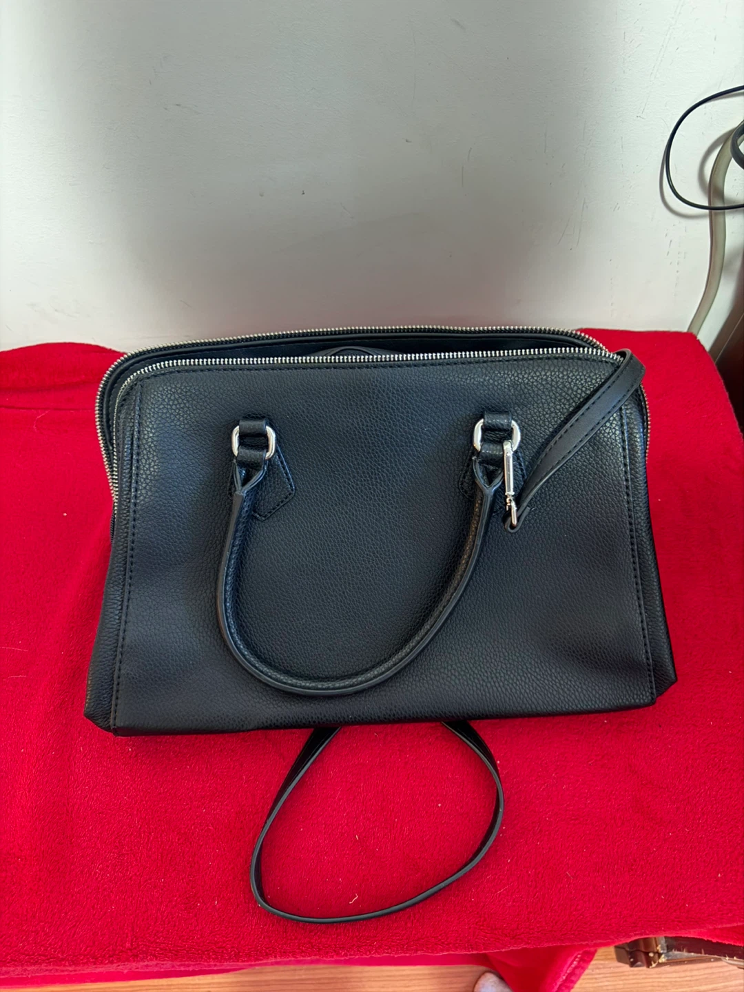 Black Guess Satchel Handbag - photo 2