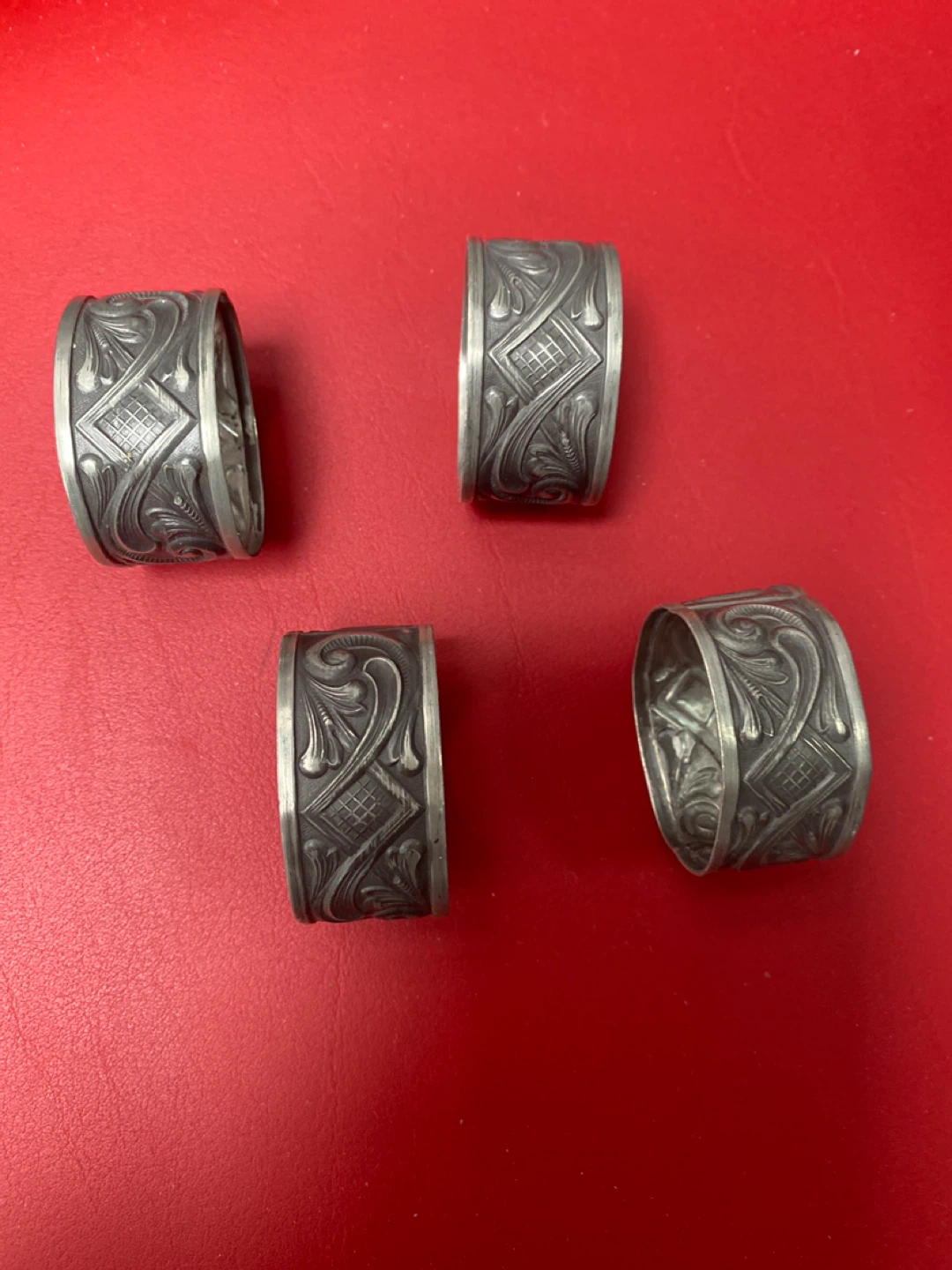 Set of 4 ornate metal napkin rings - photo 2