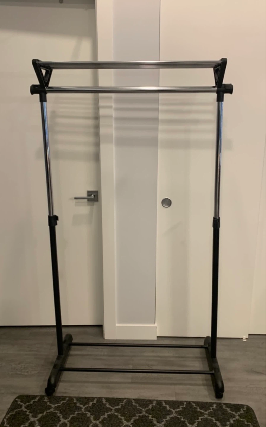 Pending —- Expandable Clothing Rack On Wheels