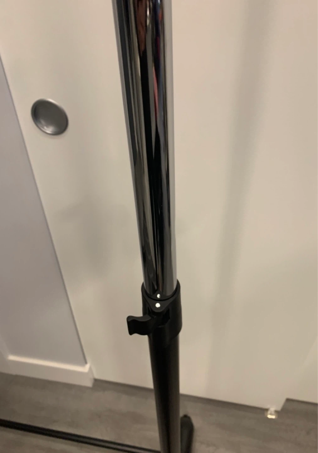 Pending —- Expandable Clothing Rack On Wheels - photo 2